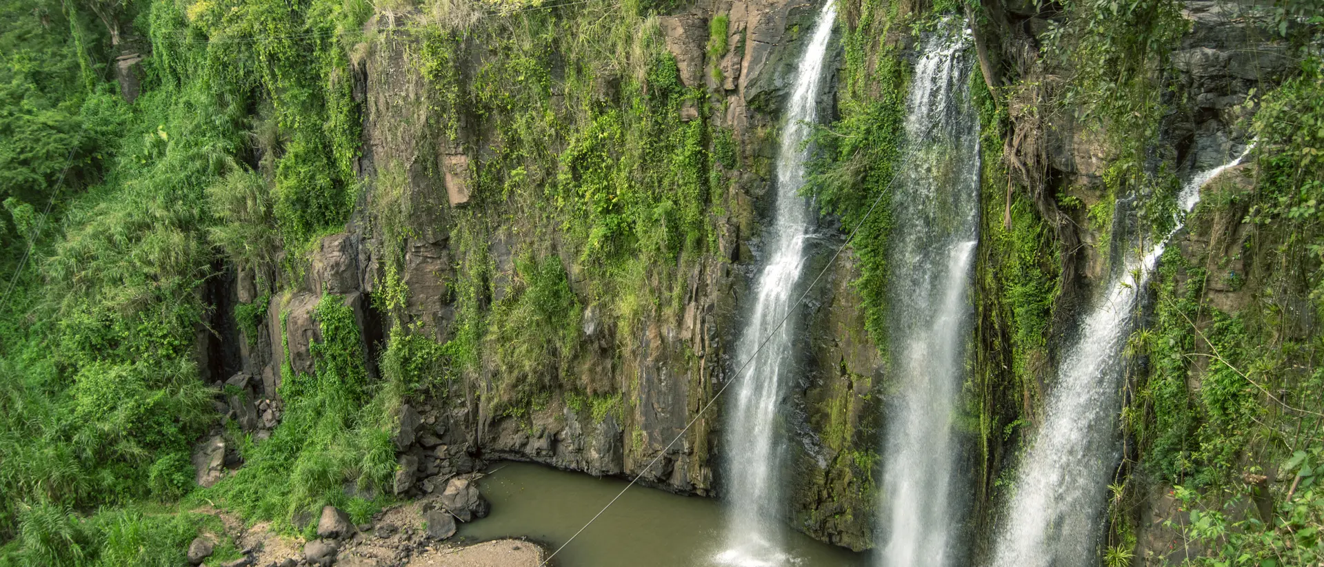 La Empresa Cascada de la Luna is a 40 meter waterfall that overlooks the lush nicaraguan forest