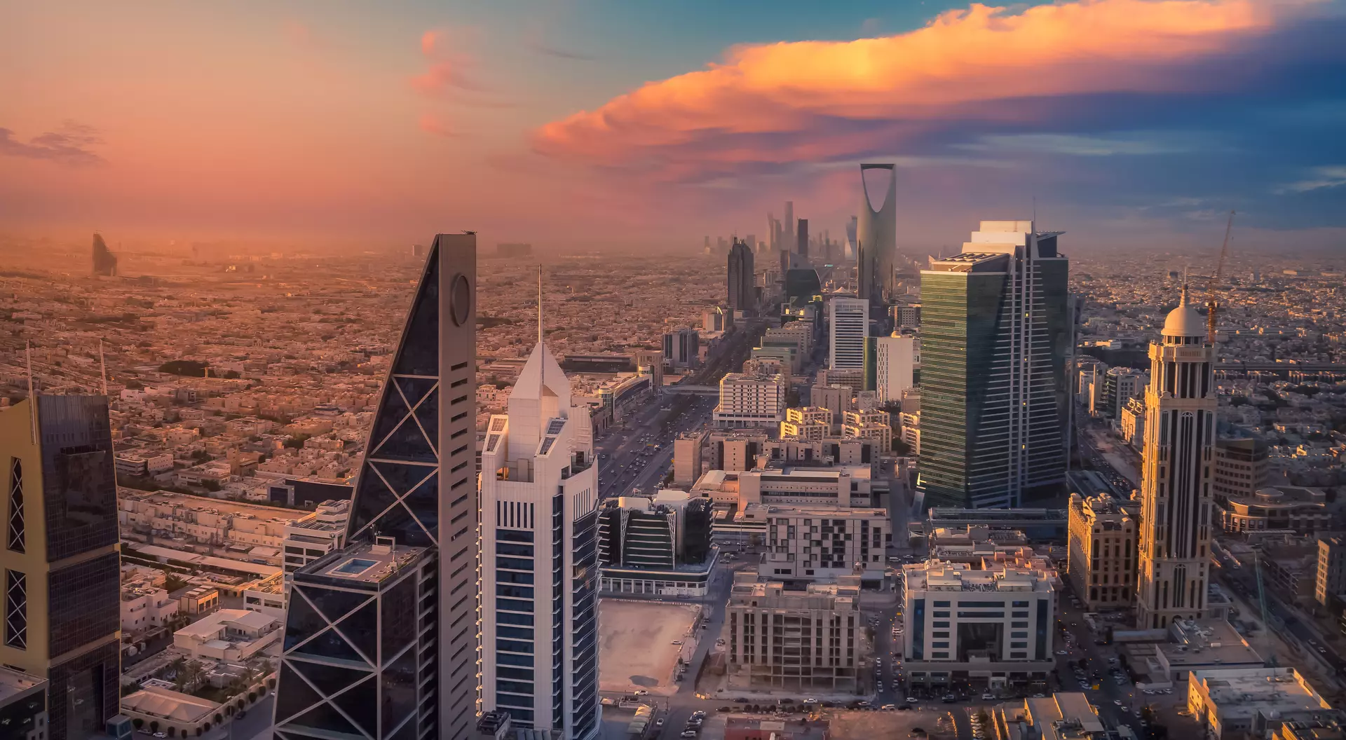 al-Olaya District Riyadh skline featuring Kingdom Centre, a 99-story skyscraper in the al-Olaya district of Riyadh, Saudi Arabia