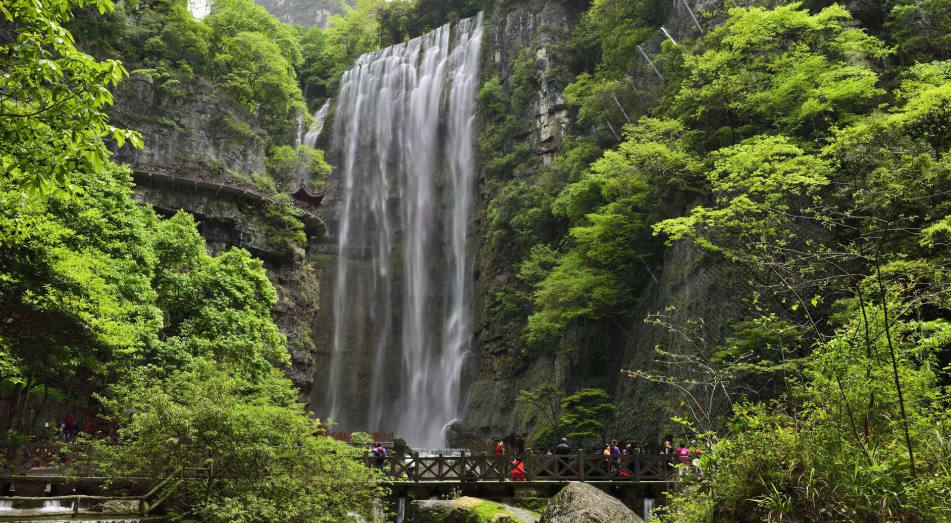 Xiling Gorge Three Gorges Grand Canyon and Waterfall located in Xiling Gorge, known as one of China's top waterfalls