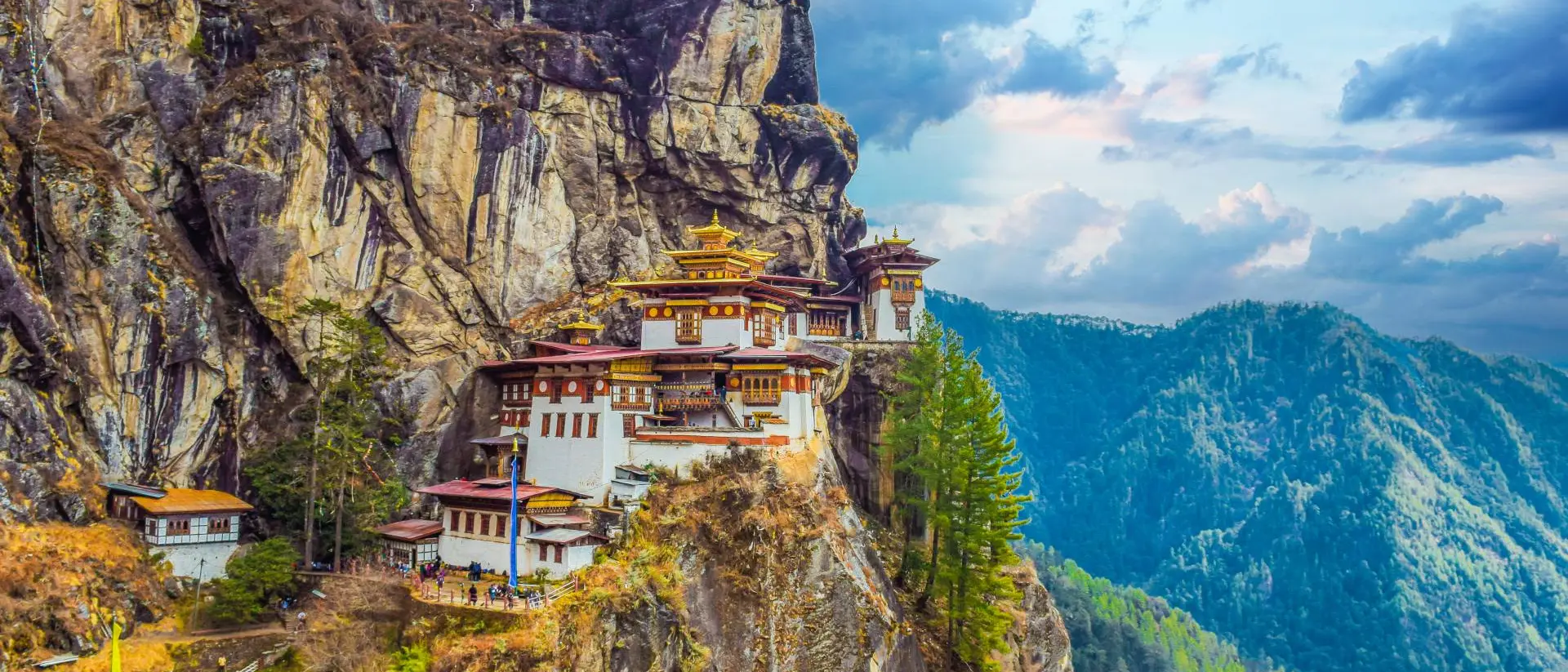 Taktsang Palphug The Taktsang Palphug (Tiger’s Nest) monastery clings to cliffs 1200m above the forested Paro Valley