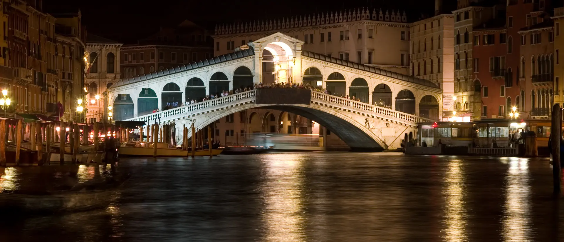 Italy Rialto bridge at night