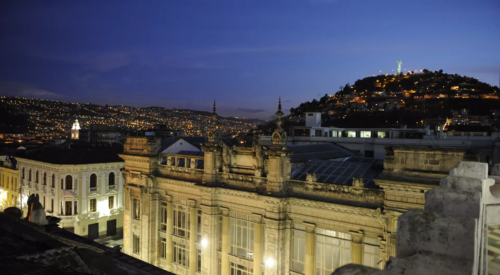Quito Quito by night