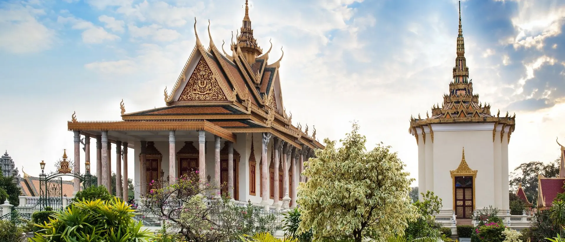 Wat Preah Keo The Silver Pagoda or Wat Preah Keo, Wat Ubosoth Ratanaram or Preah Vihear Preah Keo Morakot is located on the south side of the Royal Palace, Phnom Penh