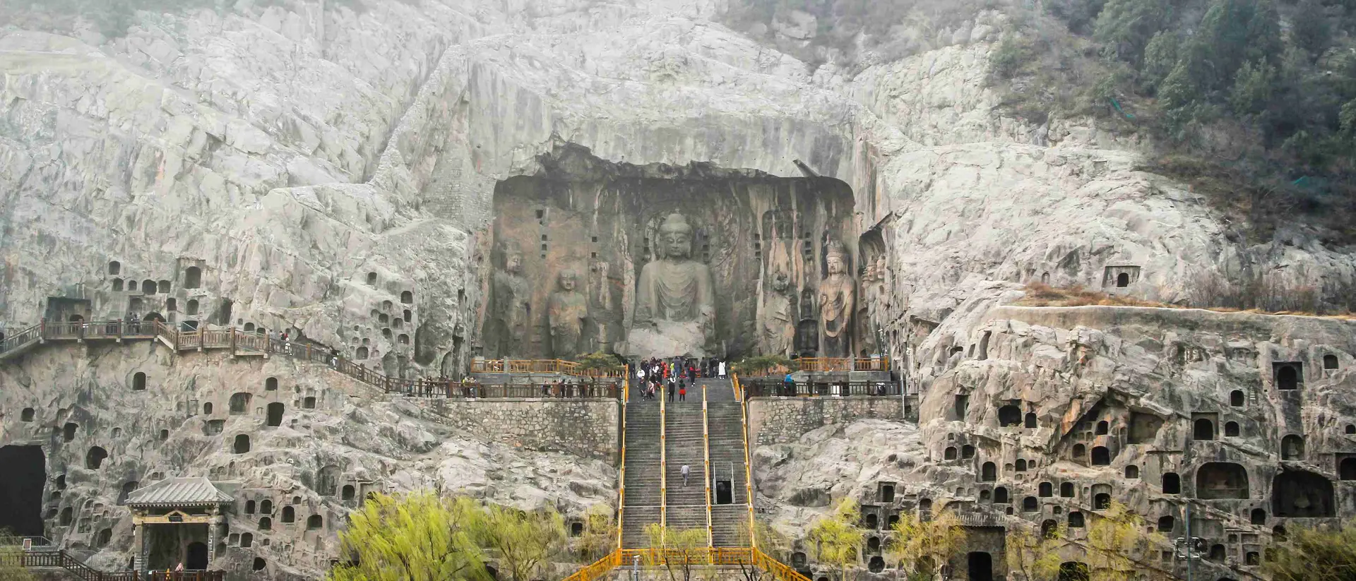 The Longmen Grottoes comprise of more than 2,300 caves and niches carved into the steep limestone cliffs 