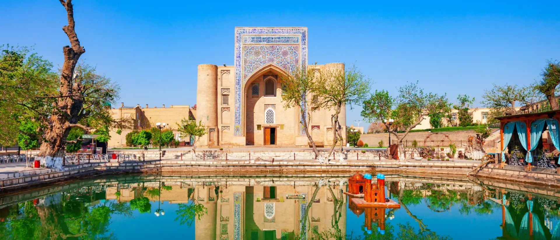 Nadir Divanbegi Khanaka or Khanqah Nadir Divan-Beghi is a part of the complex Lyabi Hauz