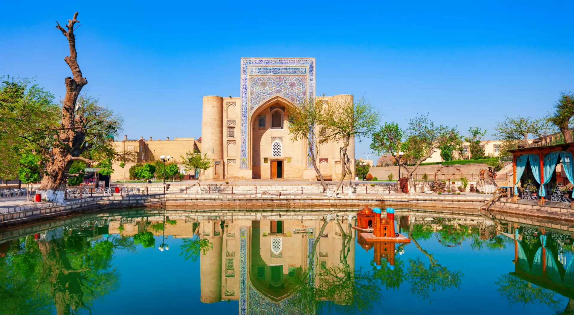 Nadir Divanbegi Khanaka or Khanqah Nadir Divan-Beghi is a part of the complex Lyabi Hauz