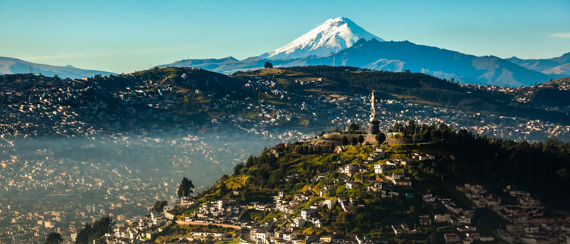 Capture the sight of El Panecillo from Quito