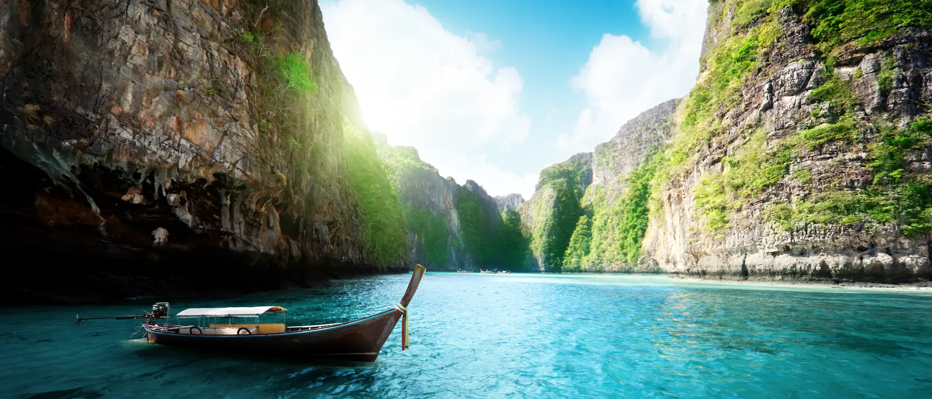 Cruise along the bays of Phi Phi Island