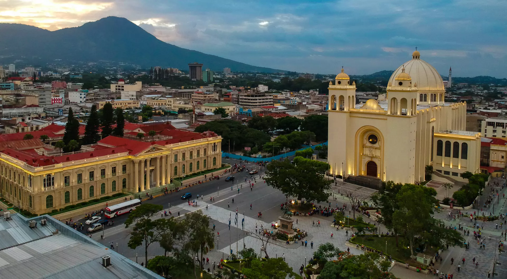 Catedral Metropolitana y Palacio Nacional, San Salvador