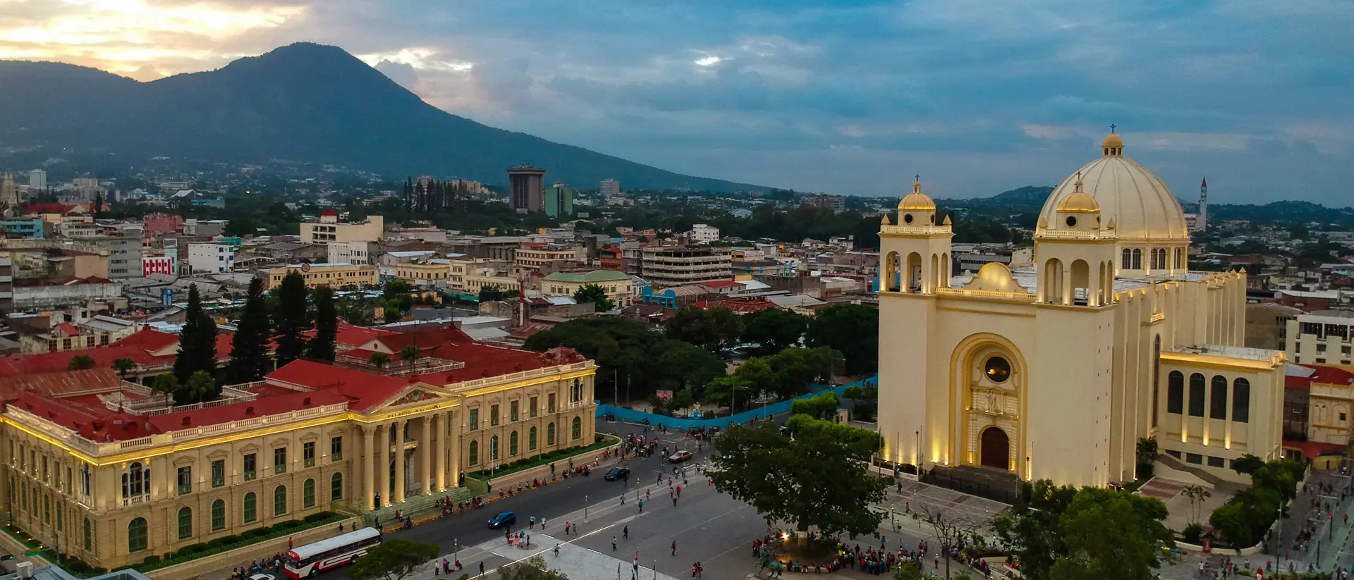 Catedral Metropolitana y Palacio Nacional, San Salvador