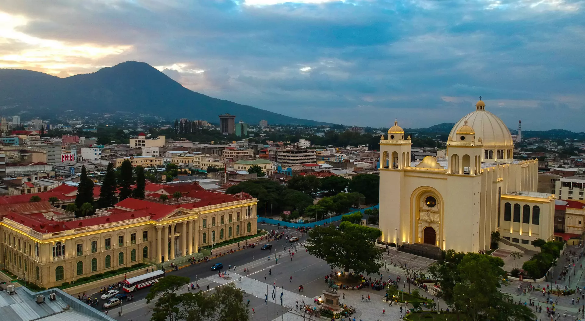Catedral Metropolitana y Palacio Nacional, San Salvador
