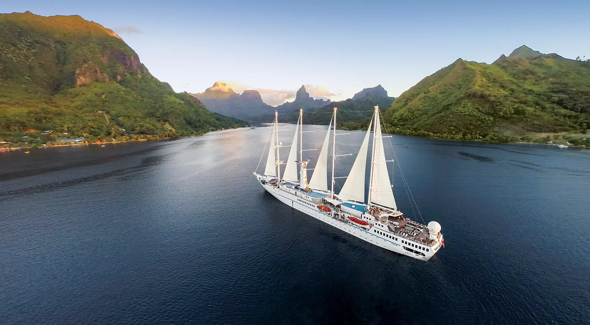 Cruise into Moorea onboard the Windstar