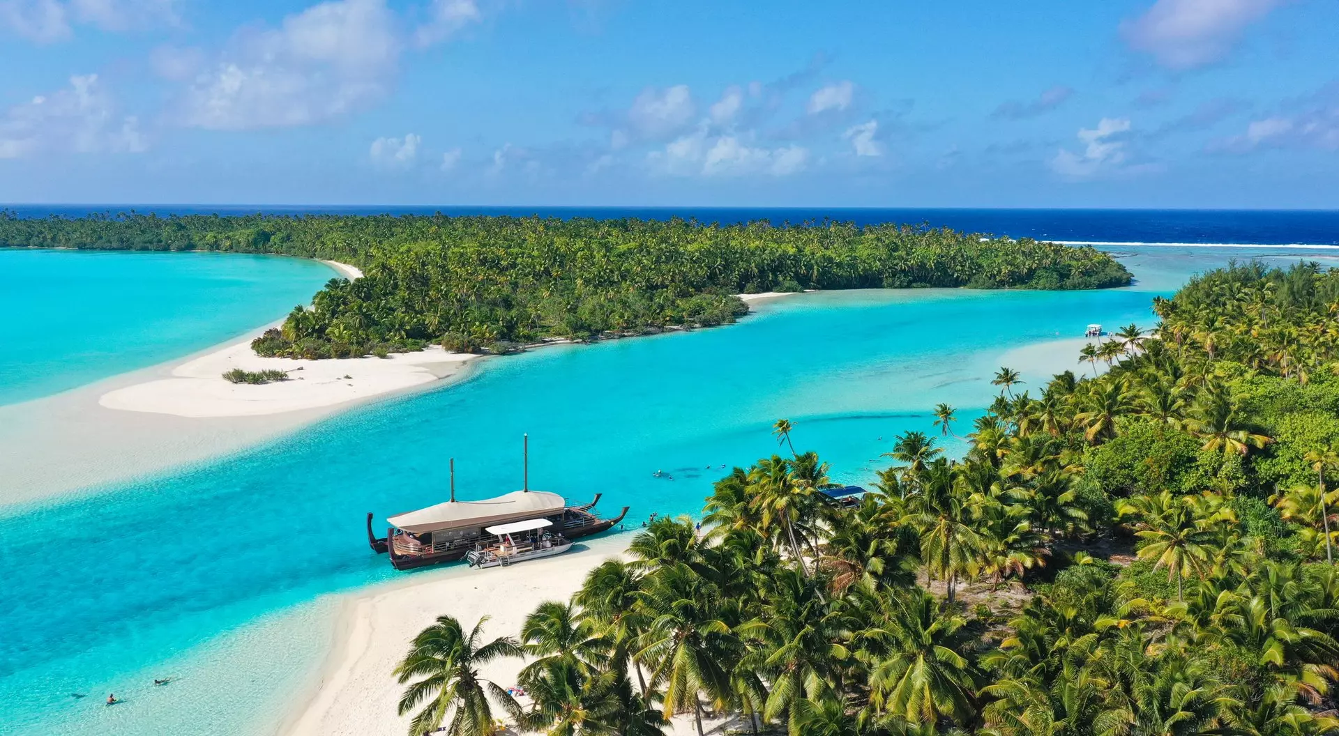 Dive into the beauty of Aitutaki