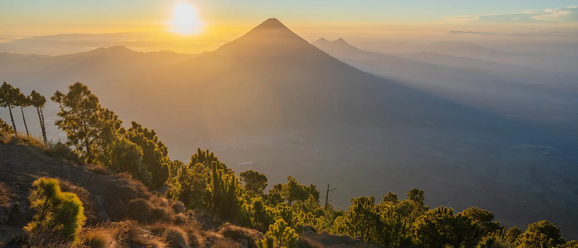 Scenic view of Agua and Fuego volcanos