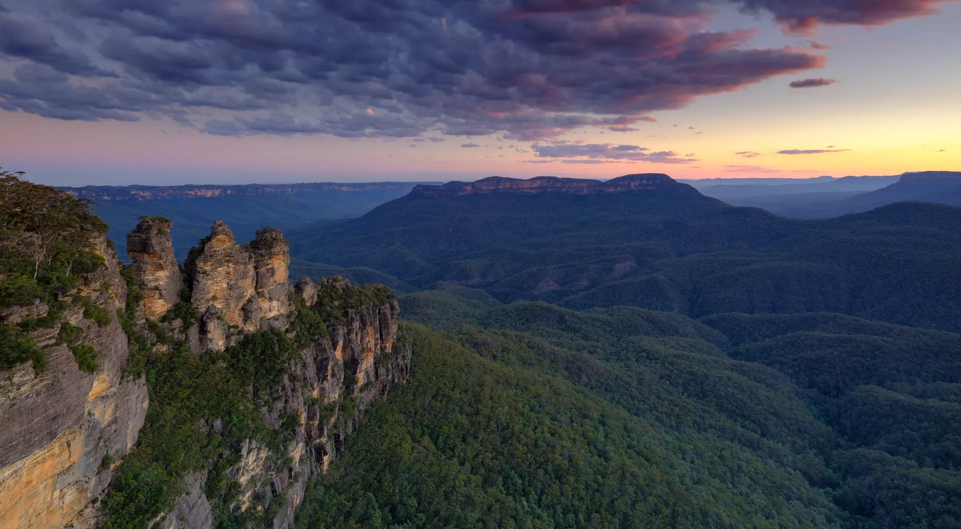 The Three Sisters and the Blue Mountains