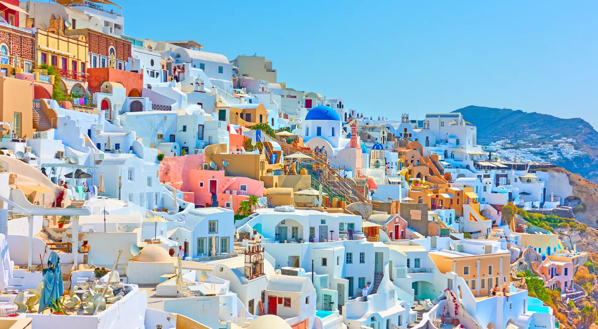 Colorful panoramia of Oia town in Santorini.