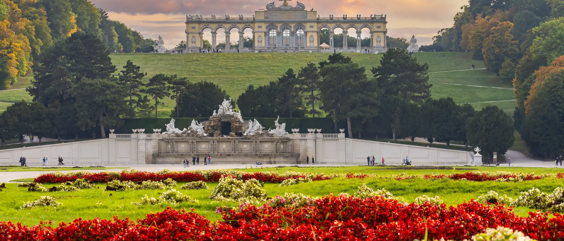 Gloriette pavilion and Neptune fountain in Schonbrunn park.