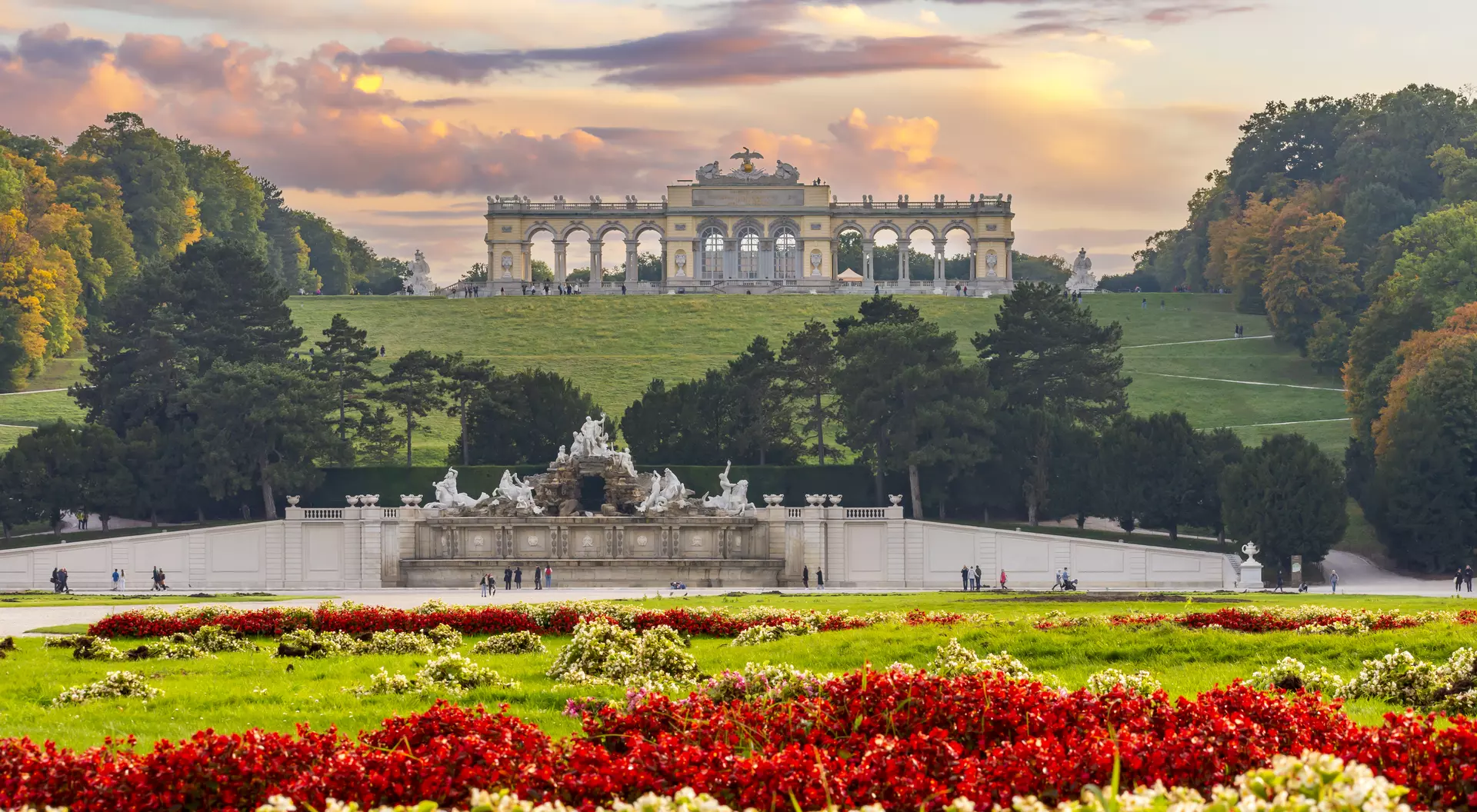 Gloriette pavilion and Neptune fountain in Schonbrunn park.