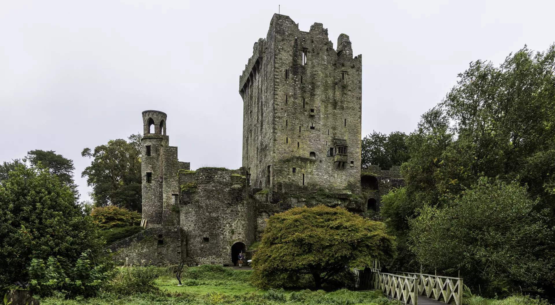 Blarney Castle was built by the MacCarthy of Muskerry dynasty and dates from 1446. Situated 8km from Cork City, this historic castle is most famous for its stone, which has the traditional power of conferring eloquence on all who kiss it. The stone is set in the wall below the battlements, and to kiss it one has to lean backwards (grasping an iron railing) from the parapet walk.