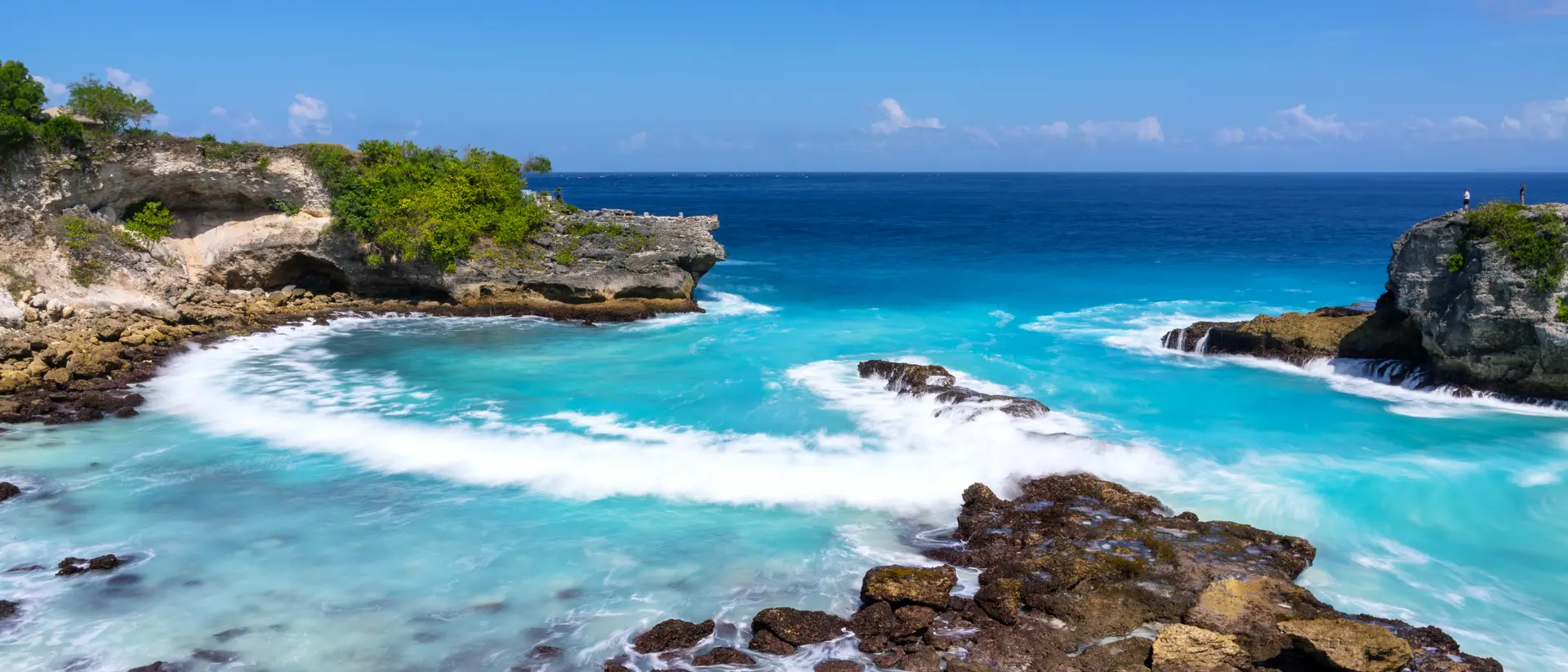 Nusa Ceningan is a small island located between Nusa Lembongan and Nusa Penida.