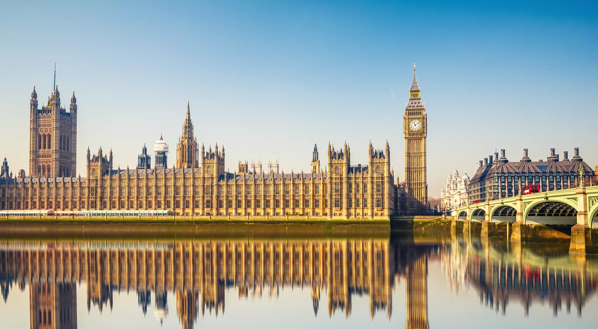 Big Ben and Houses of parliament at calm sunny morning.