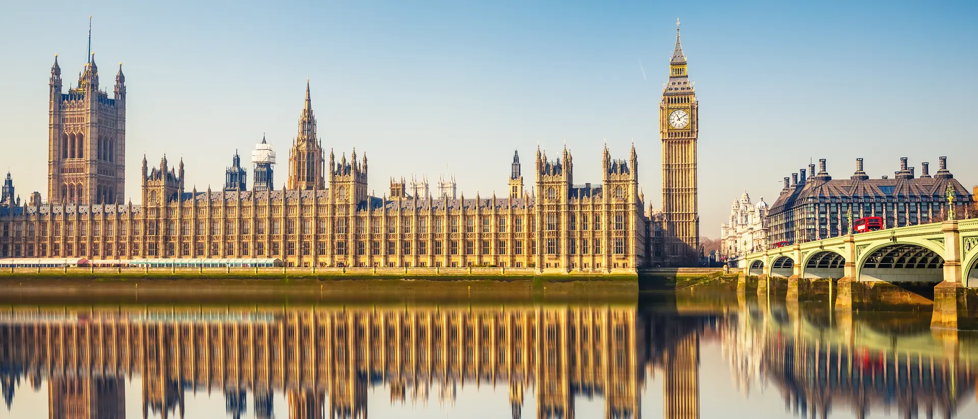 Big Ben and Houses of parliament at calm sunny morning.