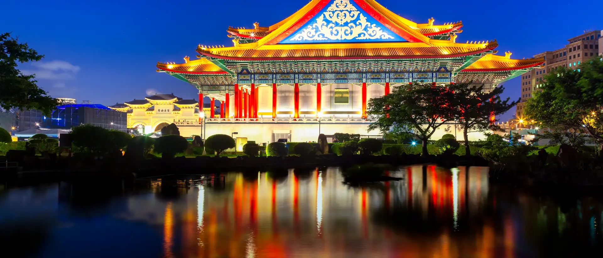 Chiang Kai-shek Memorial Hall at night