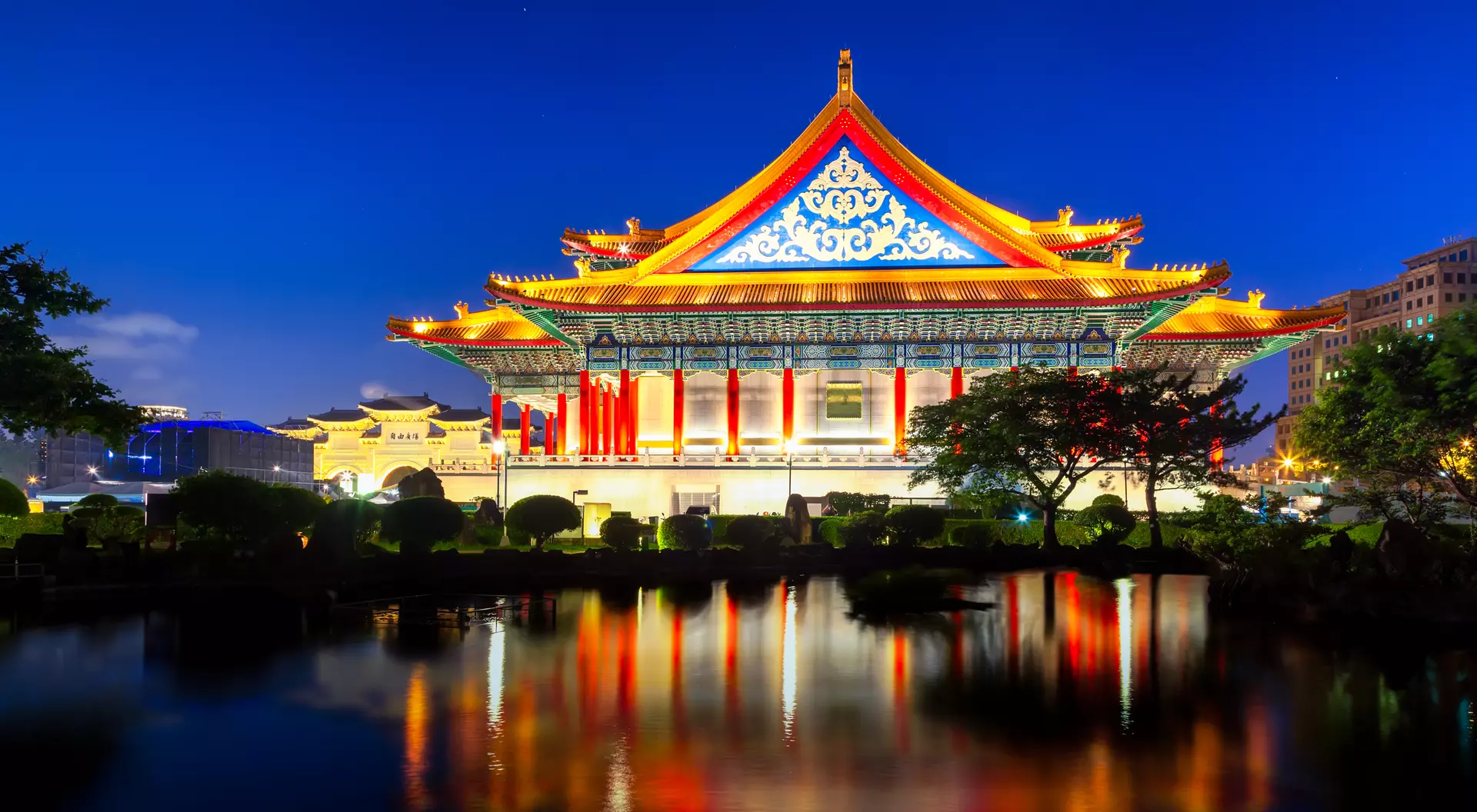 Chiang Kai-shek Memorial Hall at night