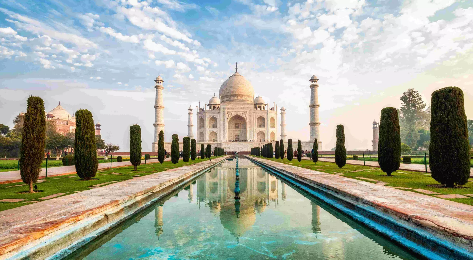 Taj Majal at sunrise in Agra, India.