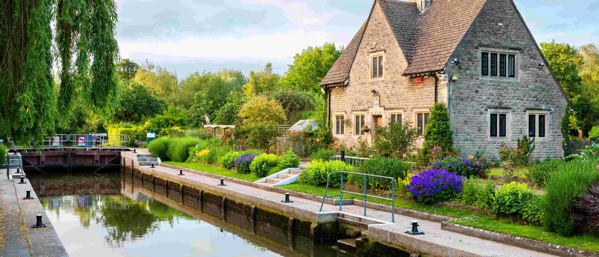 Iffley Lock on the River Thames. Oxford, Oxfordshire, England