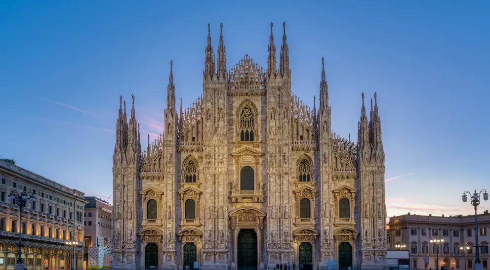 Duomo di Milano church in the early morning before sunrise