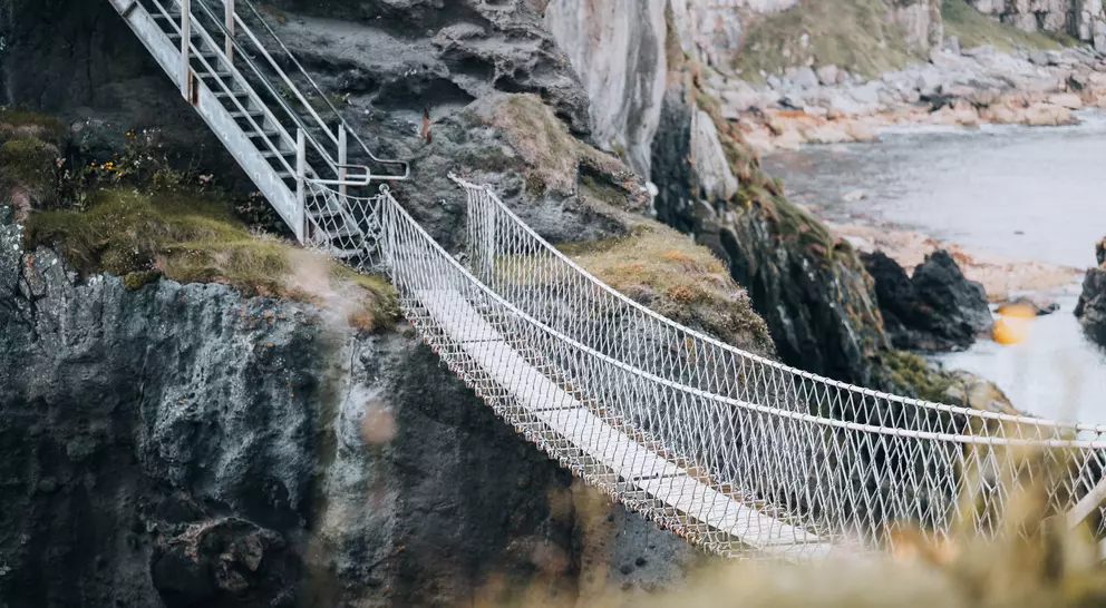 Discover Carrick-a-Rede Island in County Antrim via a rope bridge suspended above the Atlantic Oceann