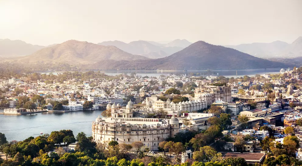 Lake Pichola with City Palace view in Udaipur, Rajasthan, India