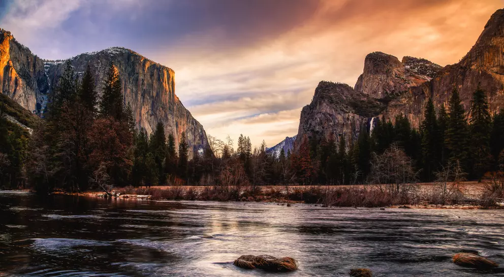 Morning valley colours of merced river with mountains in the background