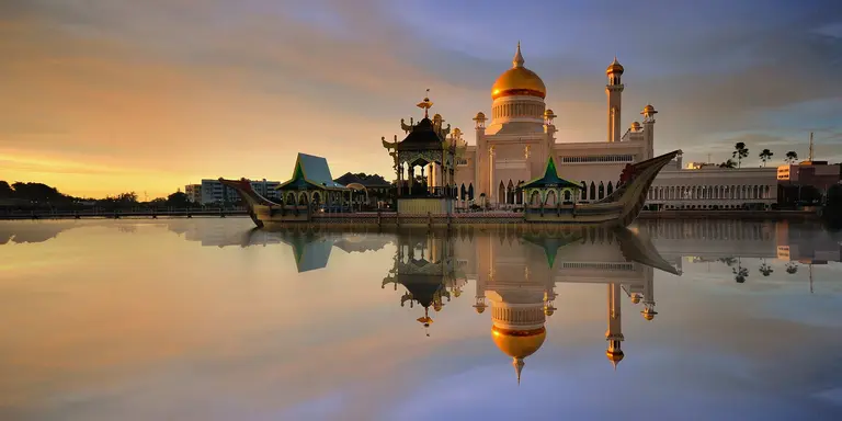 Sunset view of Sultan Omar Ali Saifudding Mosque, Bandar Seri Begawan, Brunei, Southeast Asia with reflection in water