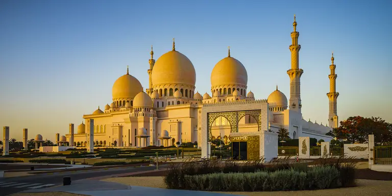 Sheikh Zayed Grand Mosque in Abu Dhabi in the sunset