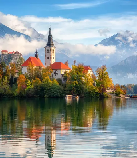 Famous alpine Bled lake (Blejsko jezero) in Slovenia, amazing autumn landscape