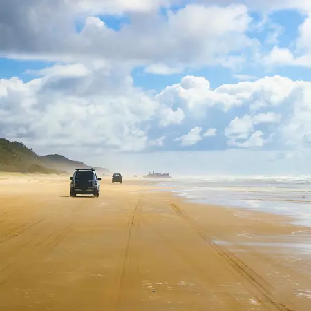 4WD driving, 75 Mile Beach, K'gari (Fraser Island)