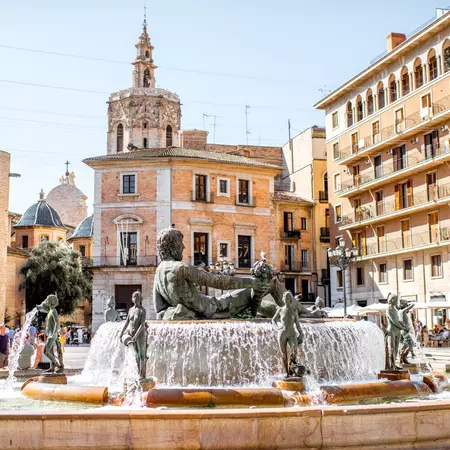 Virgen square with cathedral and fountain