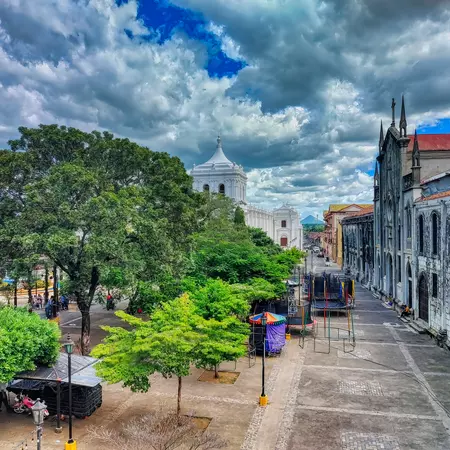 Explore the streets of Leon