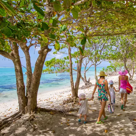A walk on the beach in Hahine
