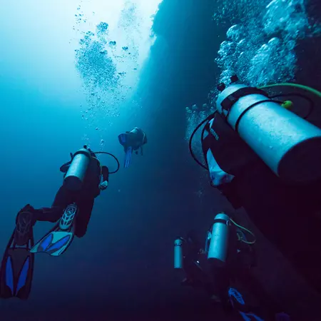 Scuba divers underwater, The Great Blue Hole
