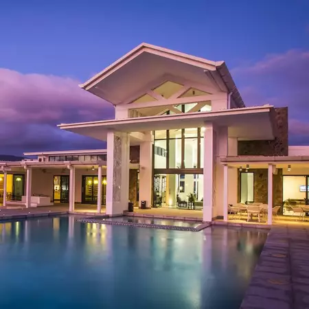 Taumeasina Island Resort Pool