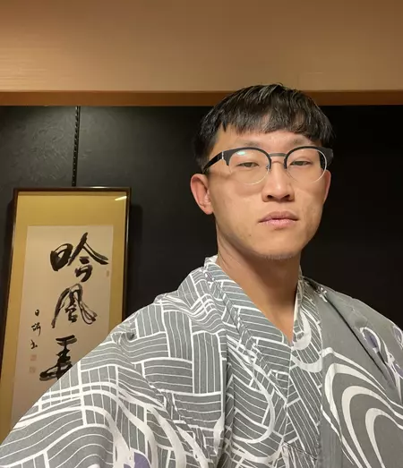 photo of Alfred Sze wearing a kimono in Japan