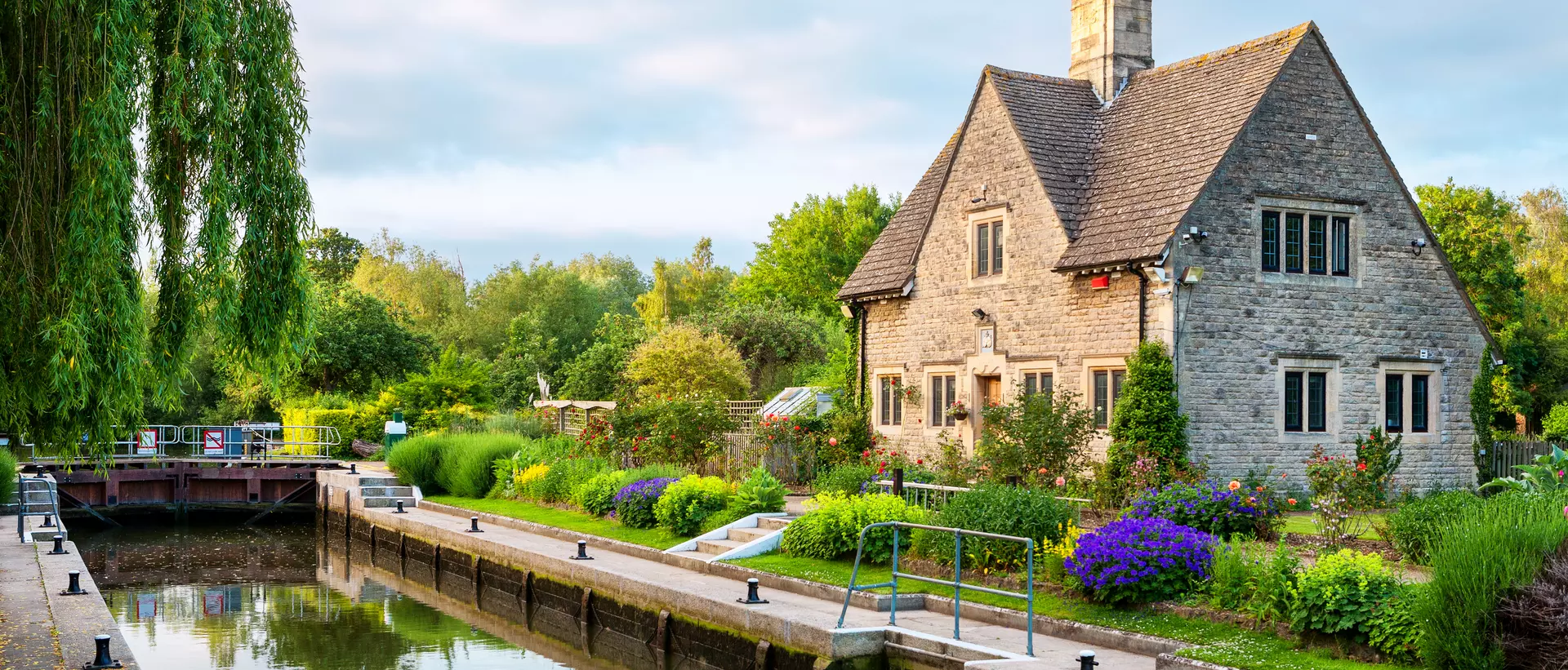Iffley Lock on the River Thames. Oxford, Oxfordshire, England