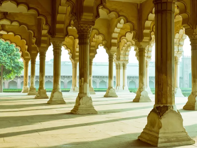 Gallery of pillars at Agra Fort