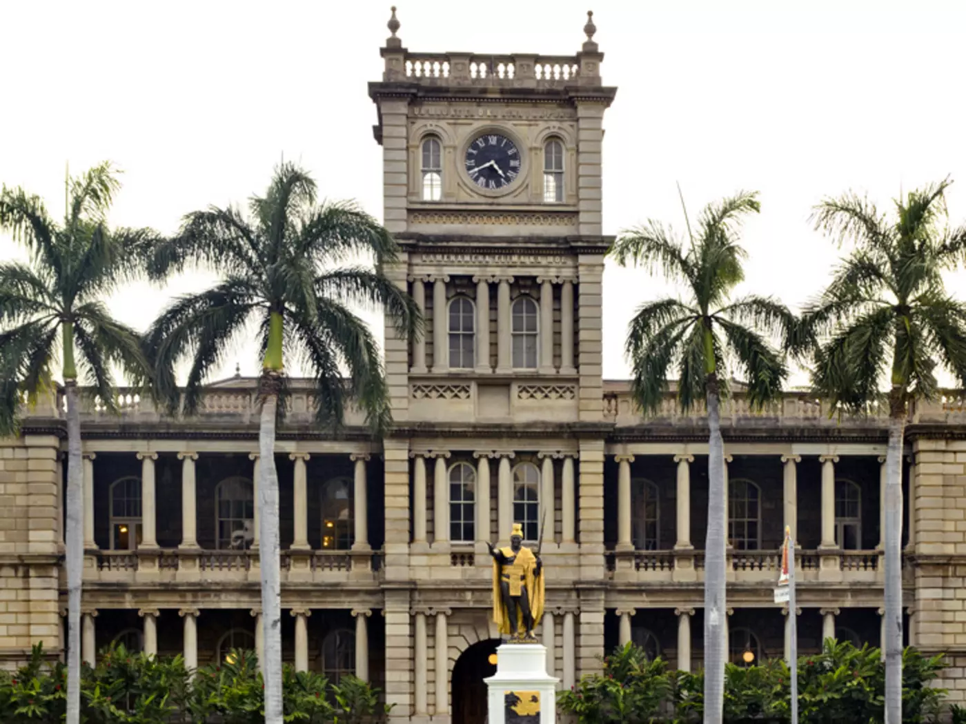King Kamehameha statue in front of Ali'iolani Hale, Honolulu