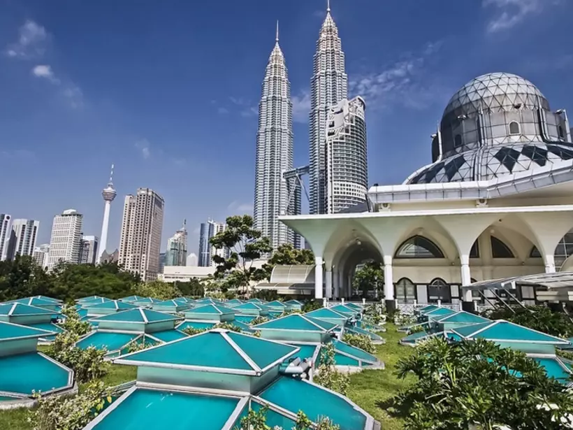 Petronas Twin Towers are one of the most popular sites that we include on our Malayasia tours.