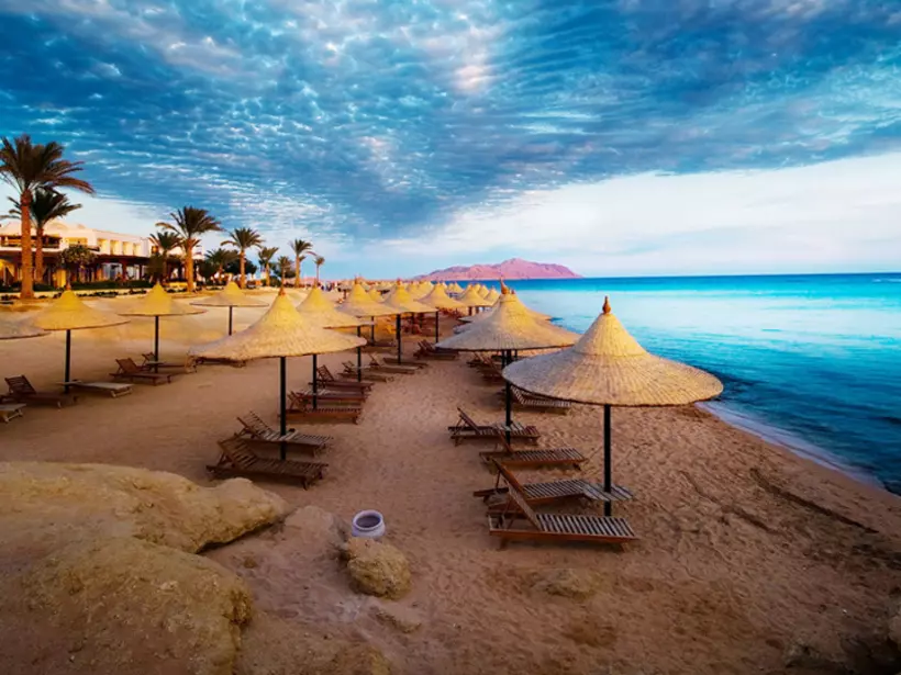 Expect a turquoise coloured ocean while on Sharm el Sheikh tours.