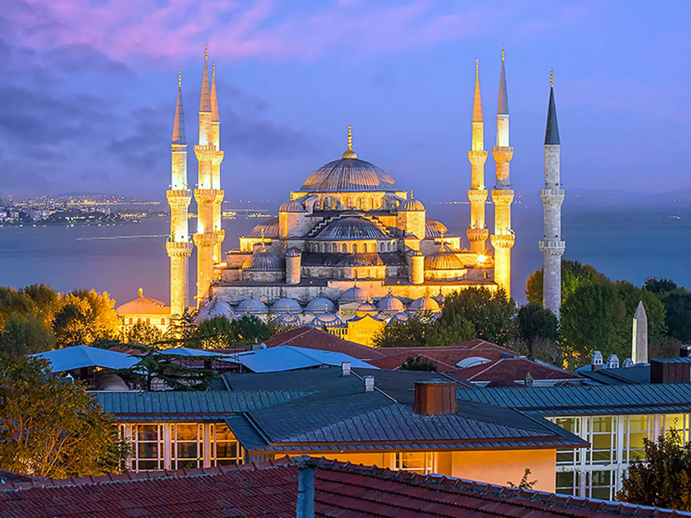 Embrace the culture of Turkey while exploring the streets of Old Town Istanbul